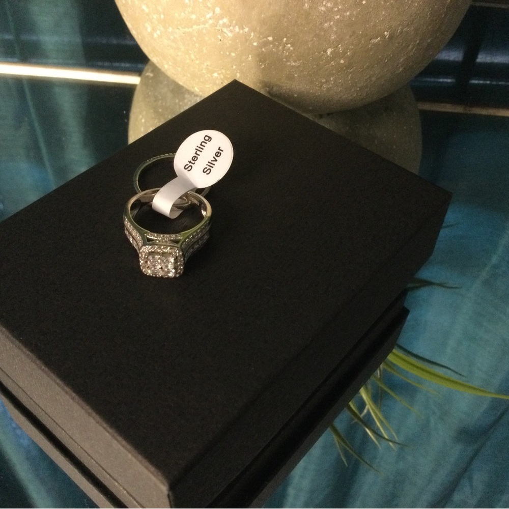 Gorgeous, Sterling Silver Ring, Cubic Zirc. Size 6